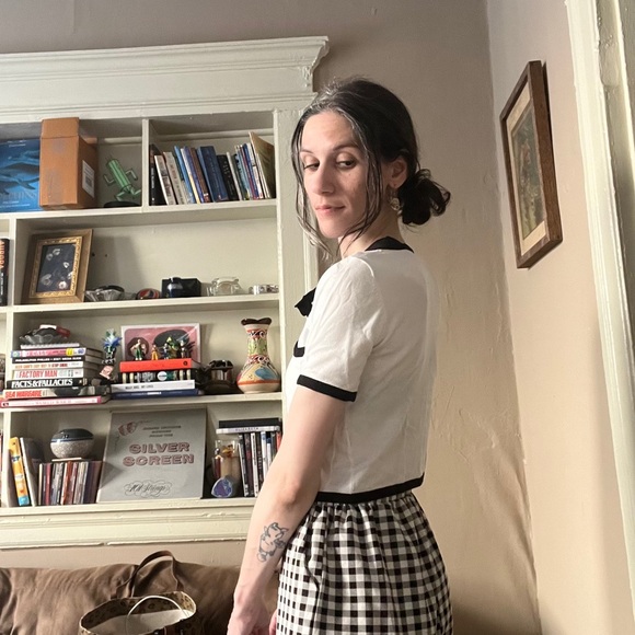 dazy • white & black short sleeve button-up cropped top with front pocket - Picture 12 of 14